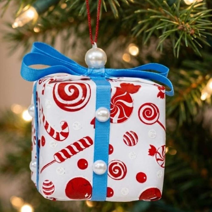 Christmas Present Ornament, Wreath Attachment